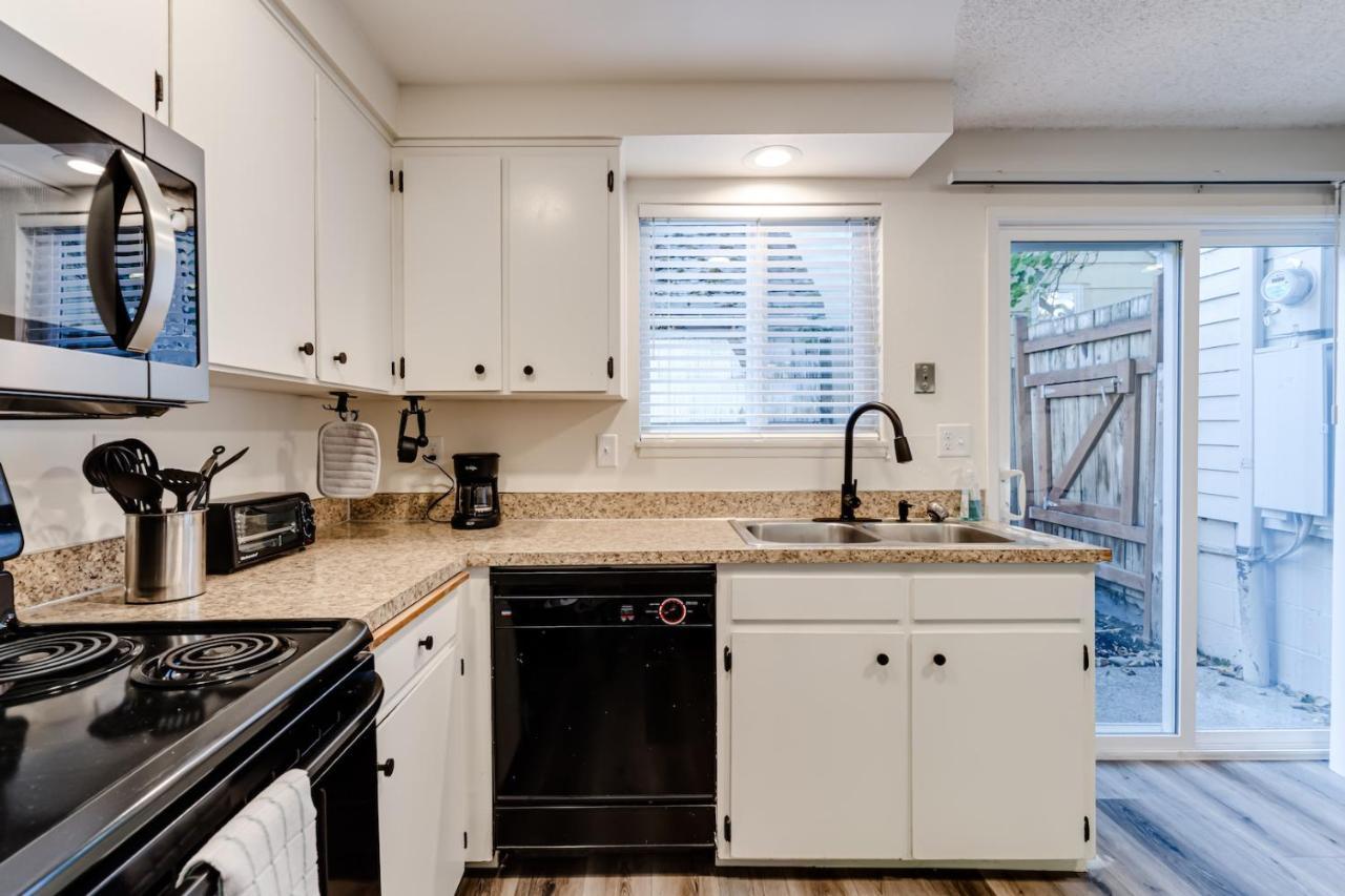 Retreat Near Uo, Autzen Stadium, Amazon Park ユージーン エクステリア 写真